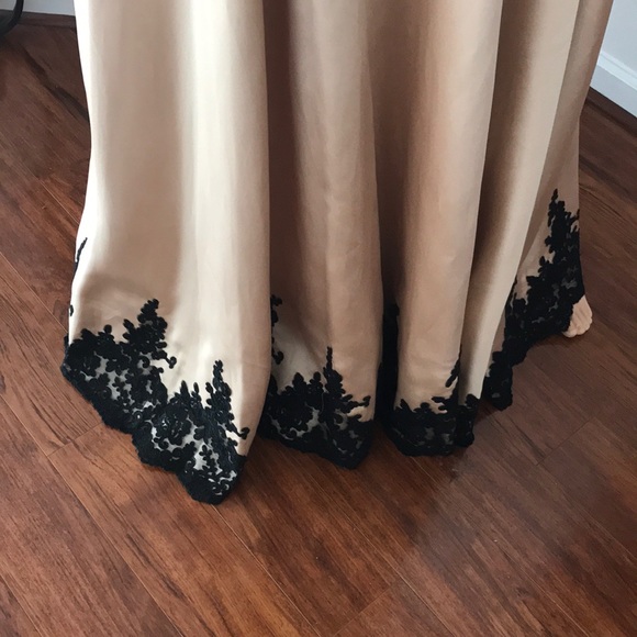 Beautiful black gold gown very beautiful - Picture 3 of 4